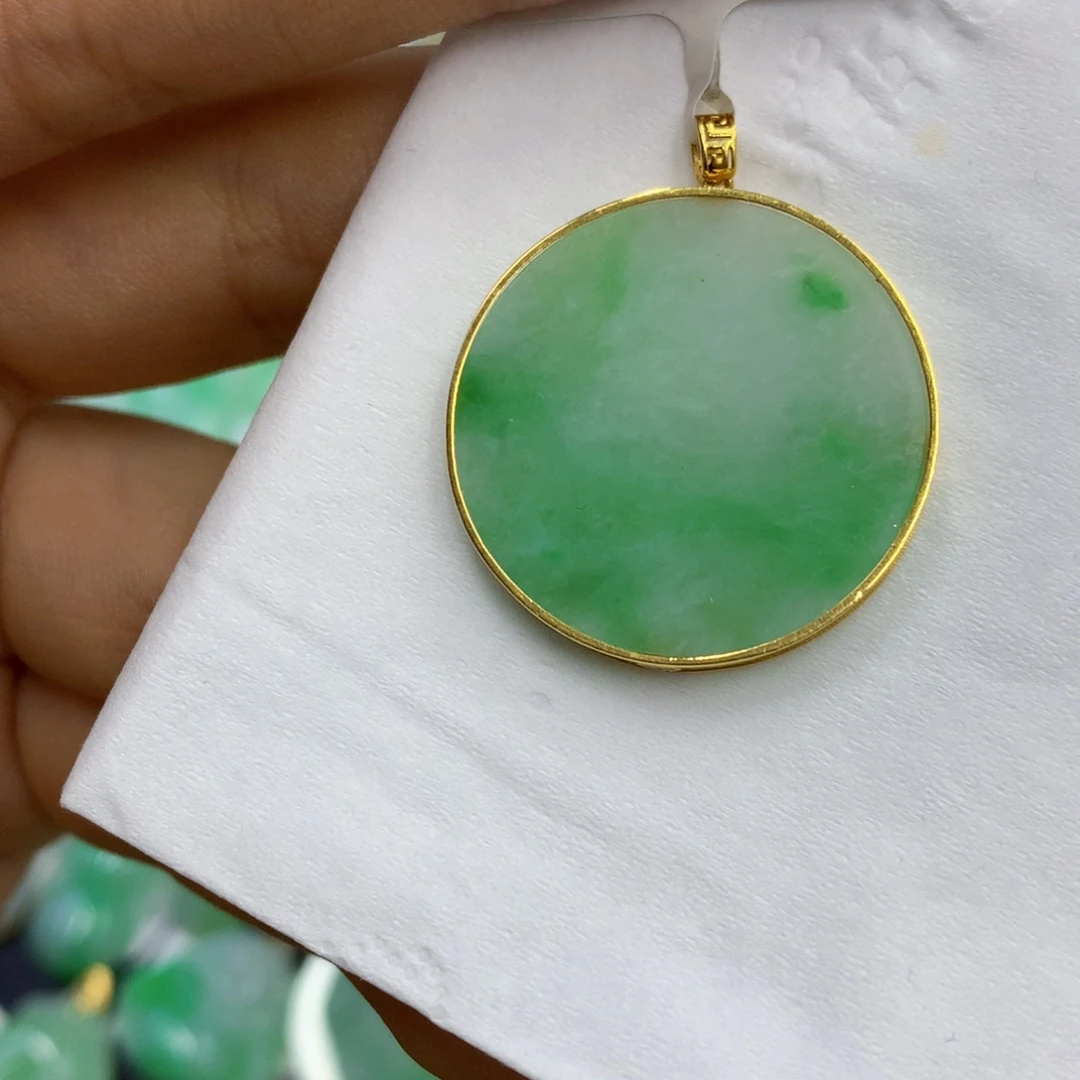 翡翠18K金镶嵌颈饰翡翠