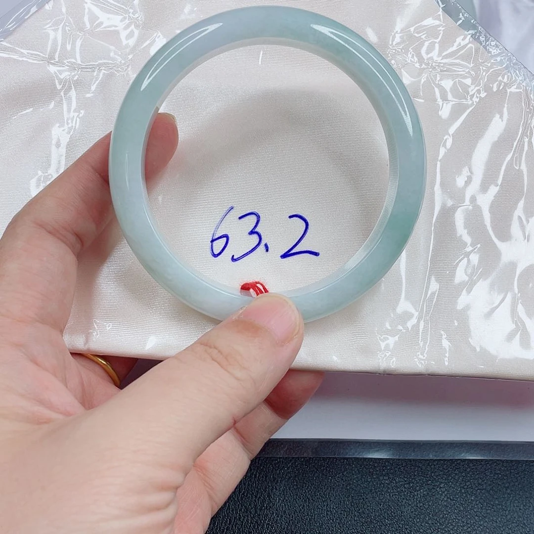翡翠手镯未镶嵌晴水手镯