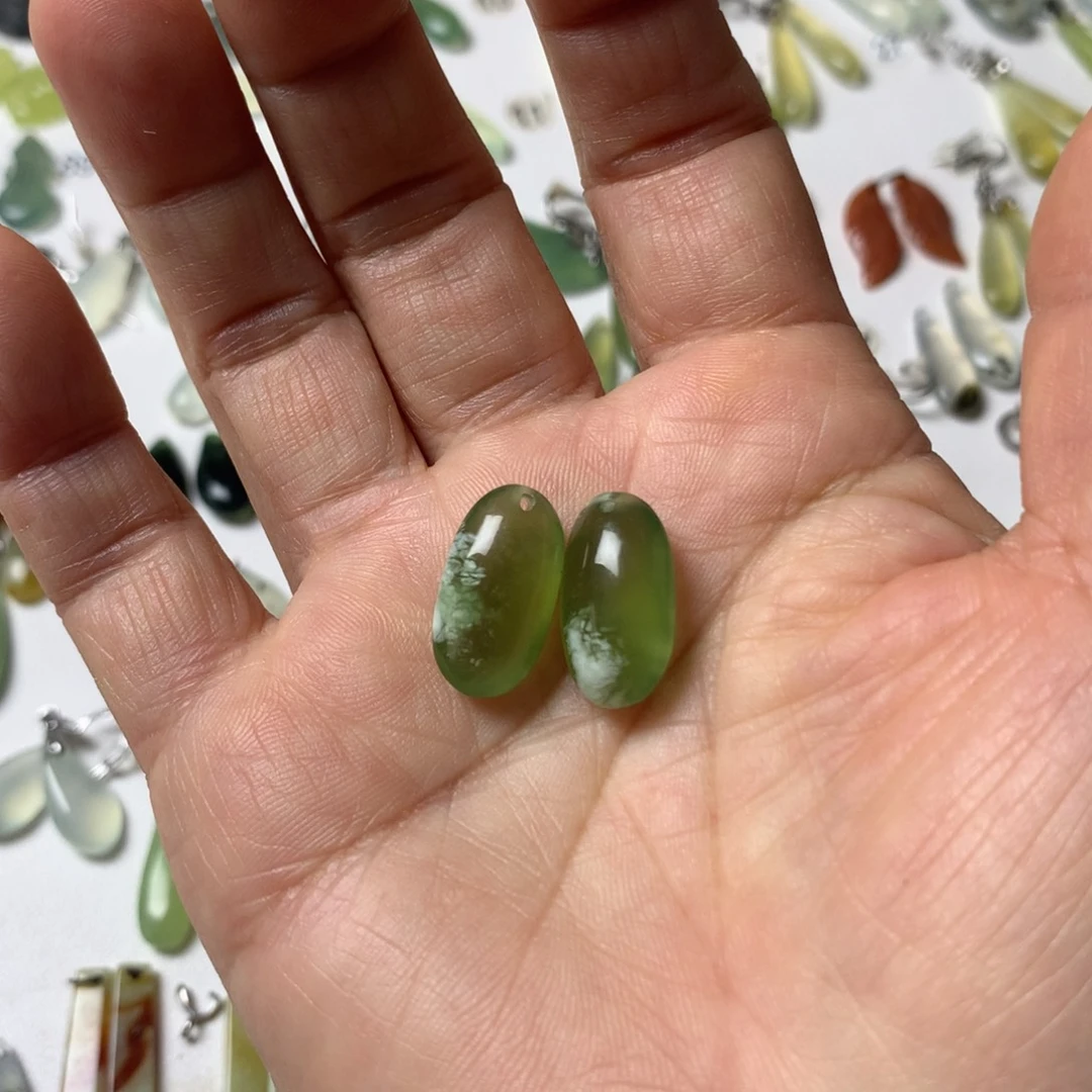 蛇纹石玉未镶嵌耳坠