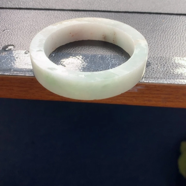 定制翡翠未镶嵌镯子