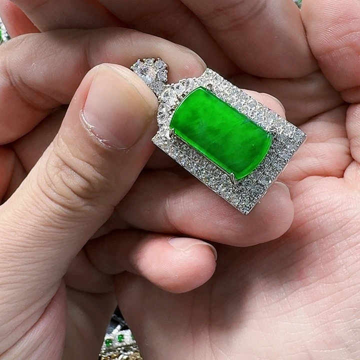 翡翠颈饰未镶嵌天然A货翡翠放漏