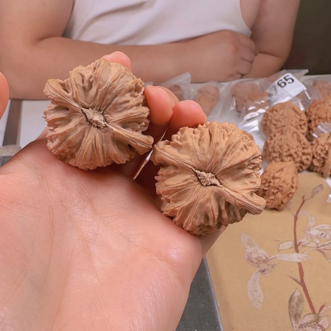 文玩核桃吊坠王***3白狮子42-533