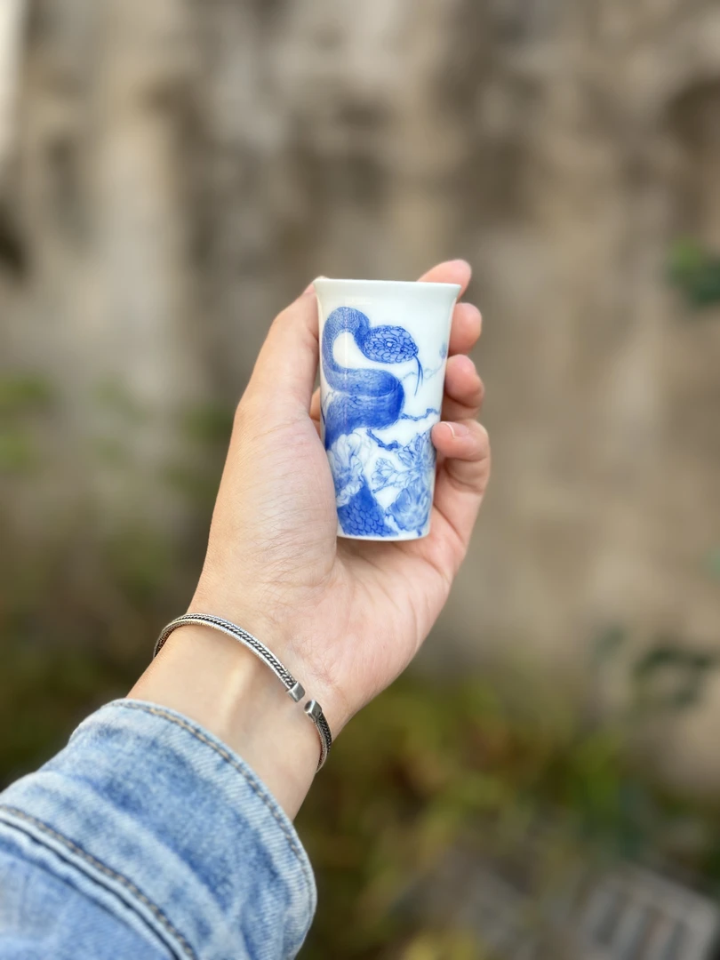 青花“蛇”来运转薄胎玉泥闻香杯喝茶主人杯