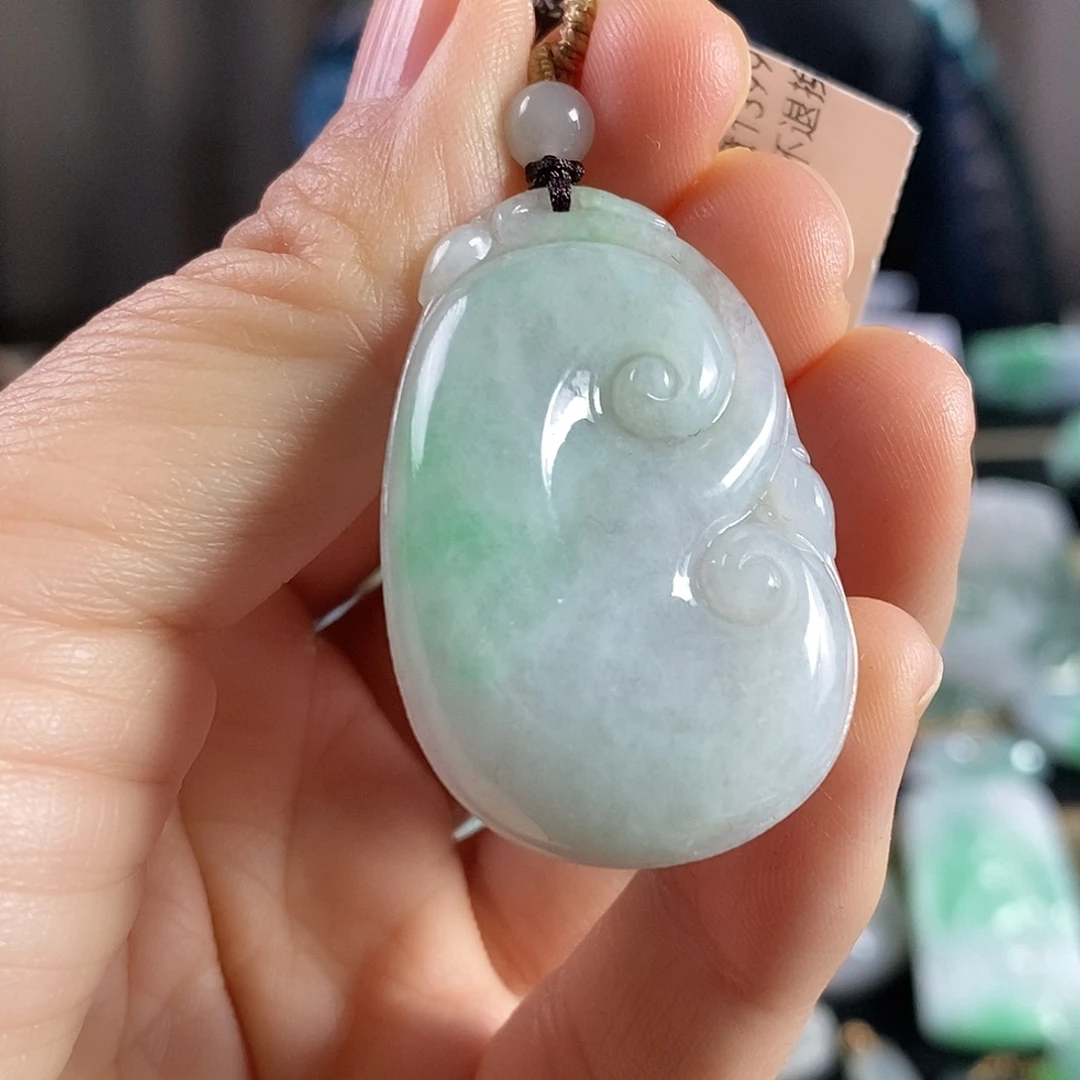 翡翠未镶嵌颈饰如意