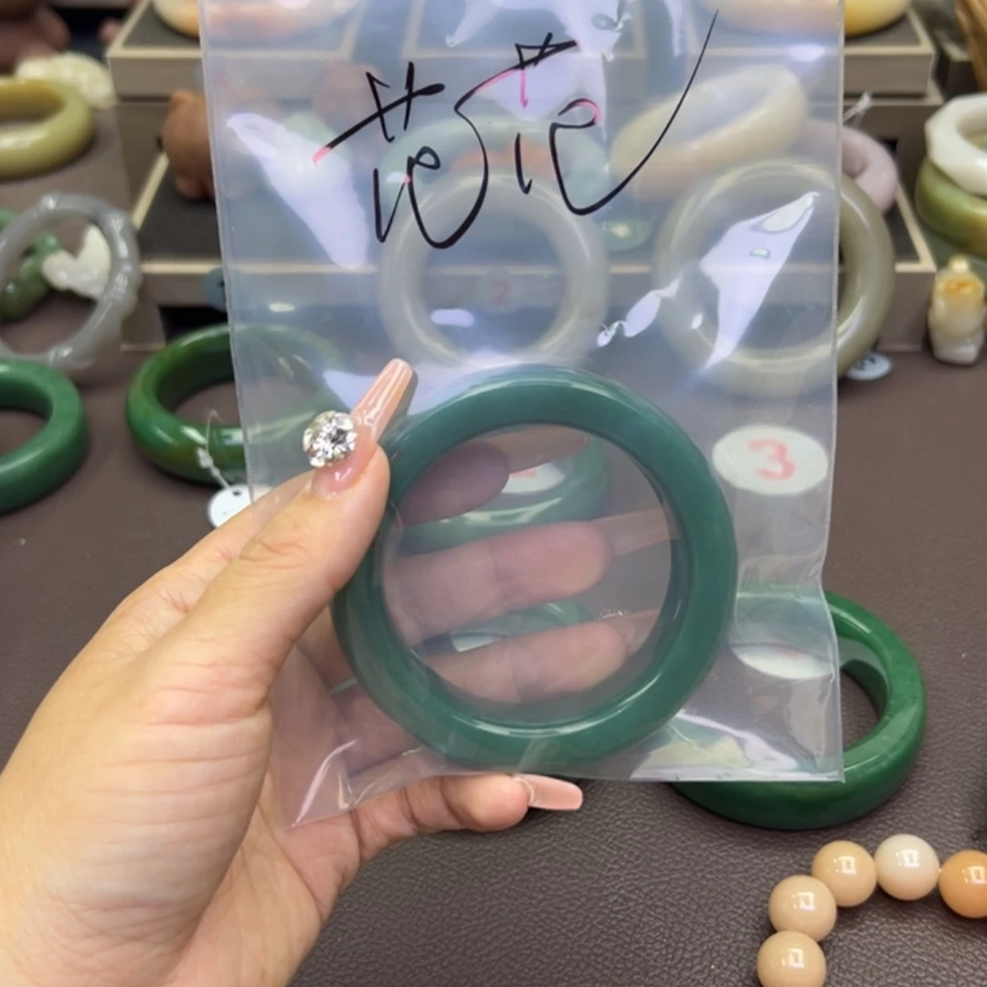 石英质玉手镯未镶嵌范*?