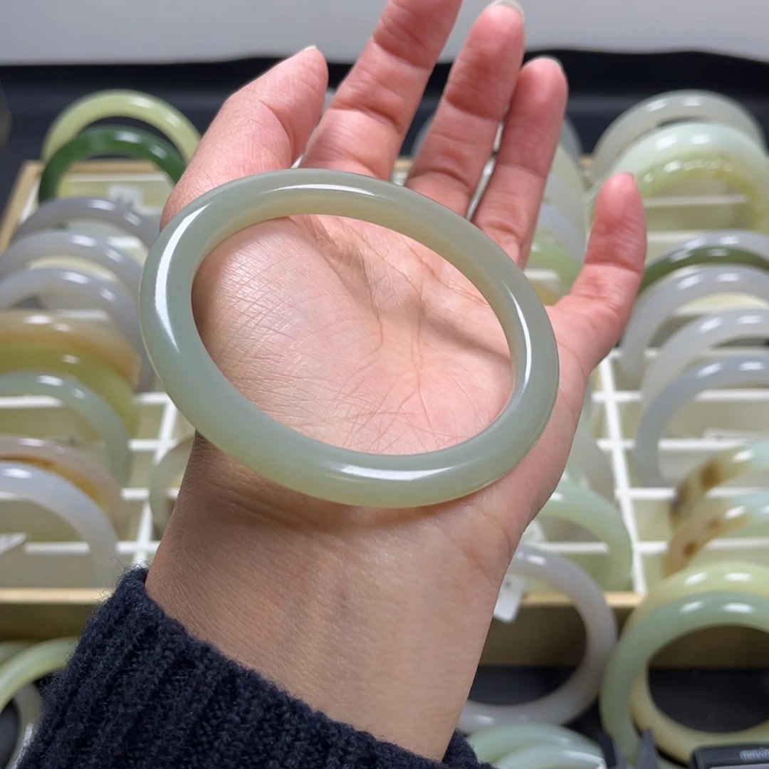 和田玉未镶嵌手镯60圈