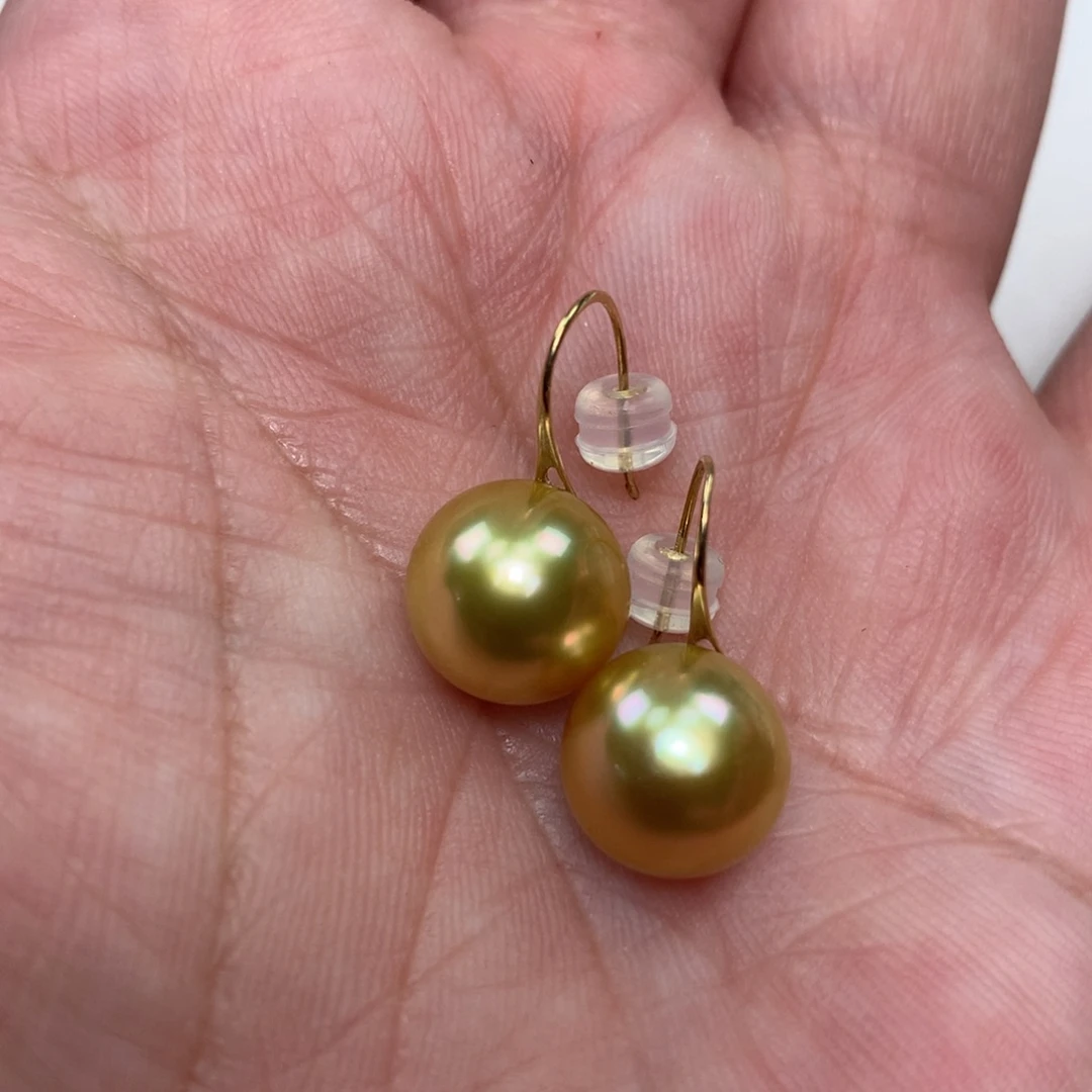 18K金镶嵌海水珍珠耳饰