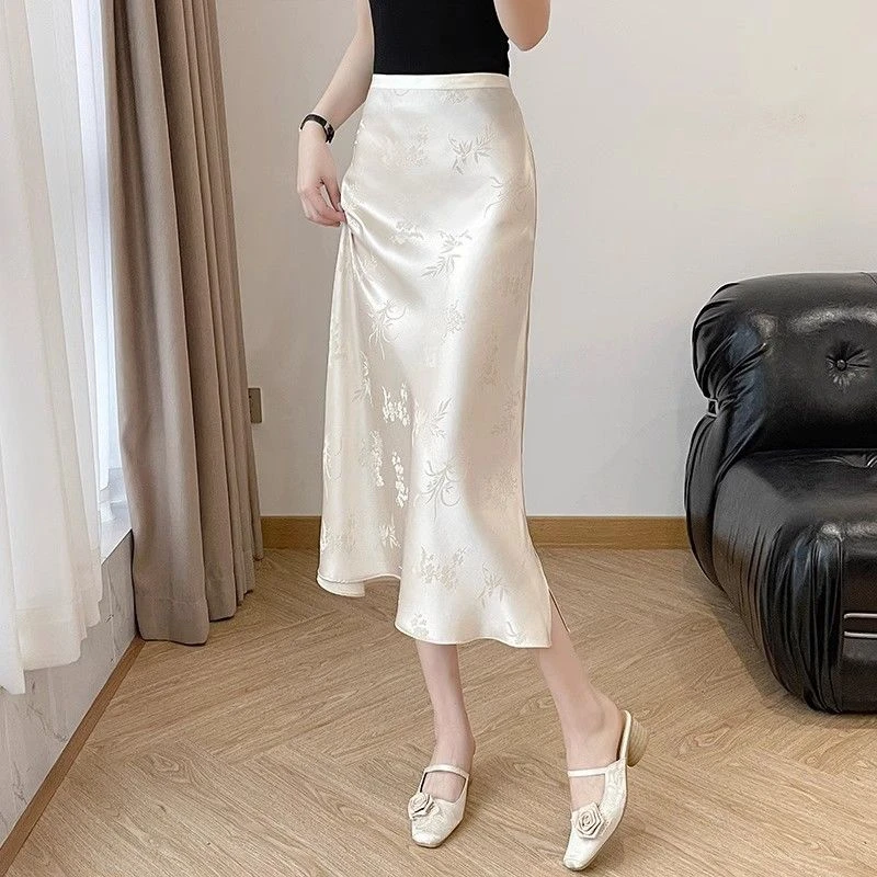 新中式国风小个子光滑亮面杏色提花醋酸半身裙女夏季复古开叉高腰