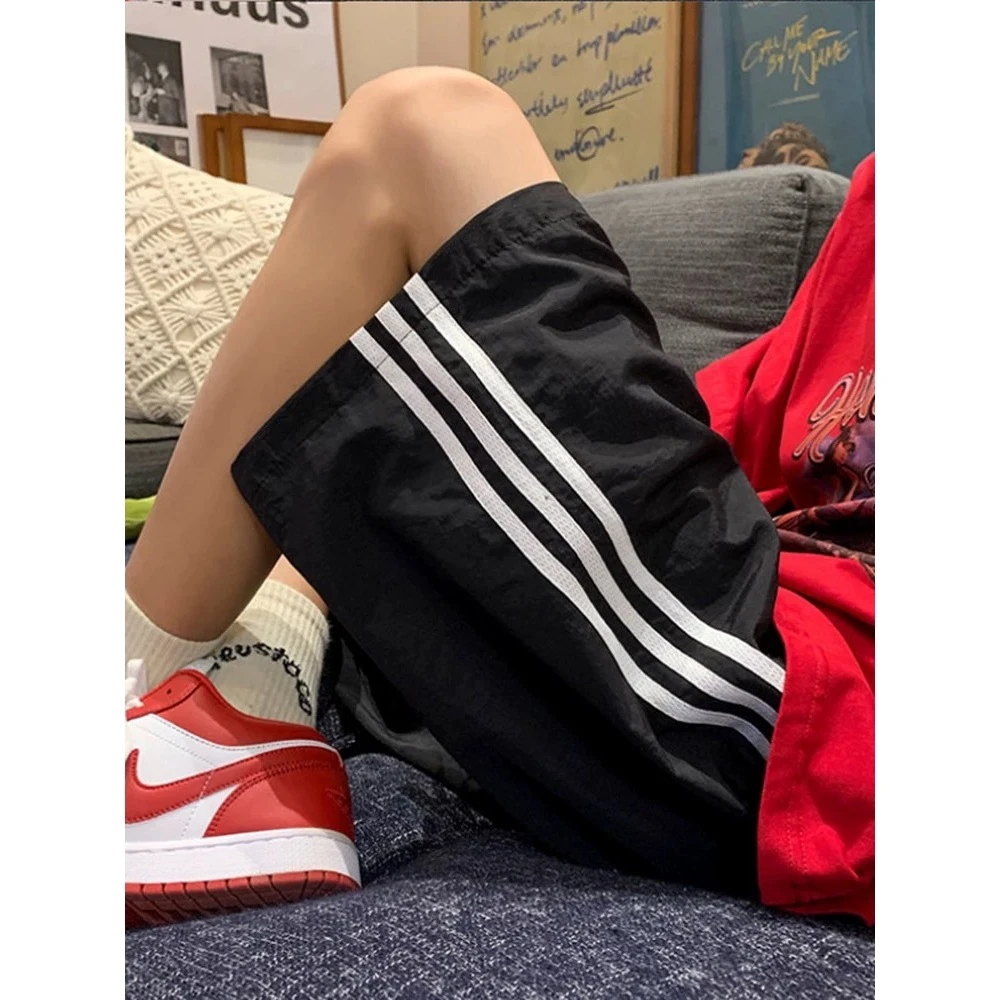 B01夏季薄款潮牌美式复古户外三条杠多巴胺休闲直筒速干短裤