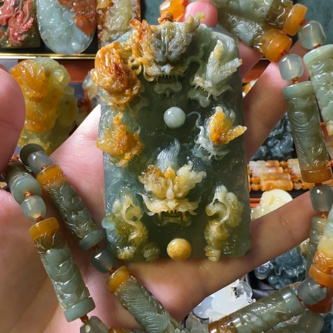 主***道岫玉未镶嵌颈饰龙牌