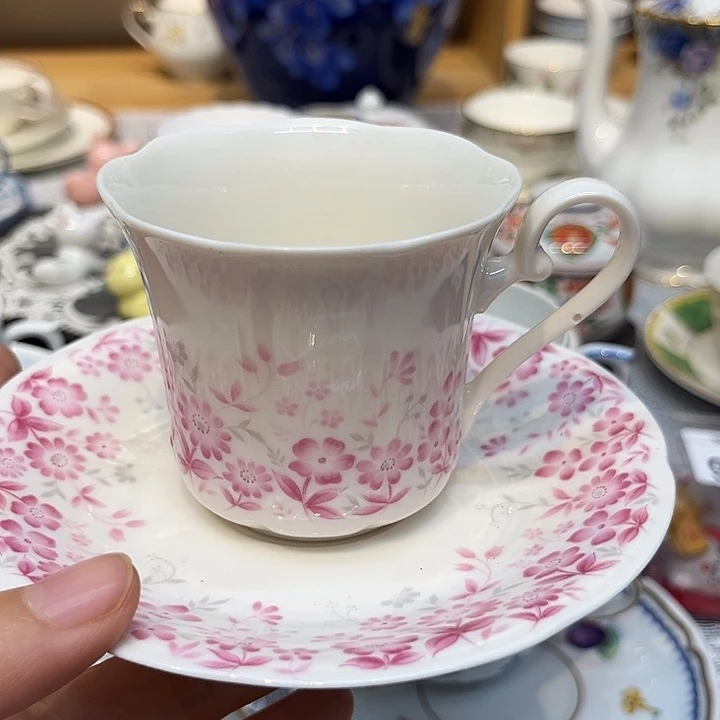 瓷片咖啡杯里的咖啡是我的最爱了