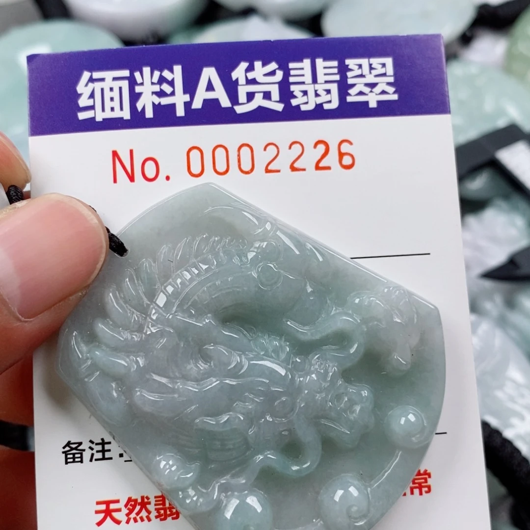 翡翠未镶嵌颈饰挂件