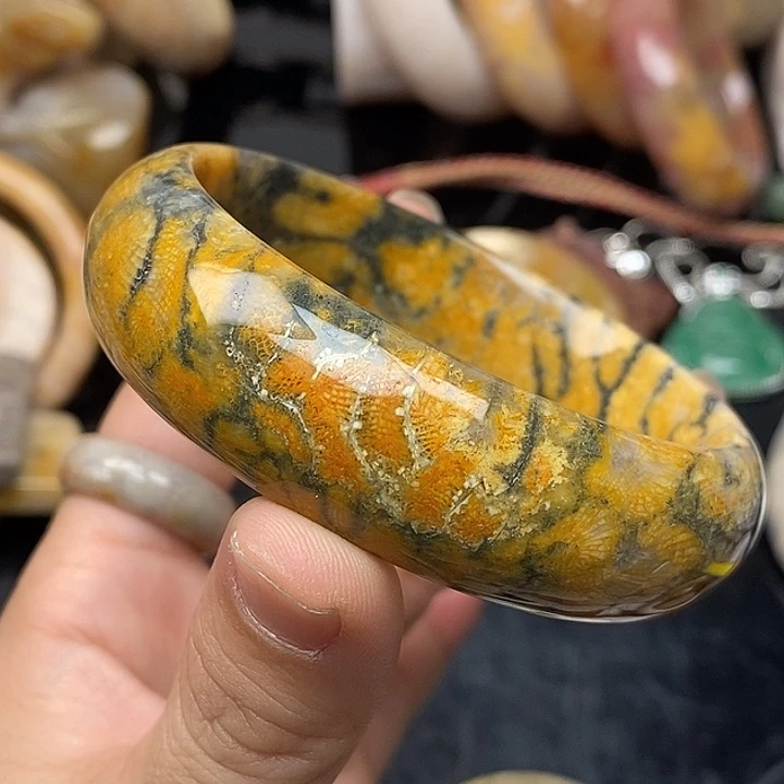 硅化玉未镶嵌颈饰60