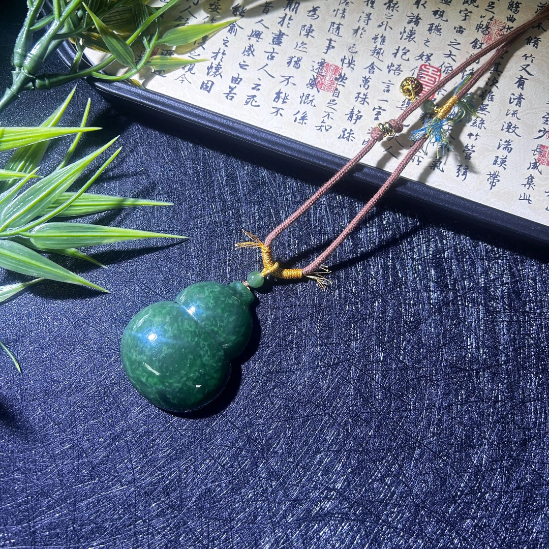 【人民日报海外网】和田玉碧玉葫芦吊坠-多样发货其一W0102511