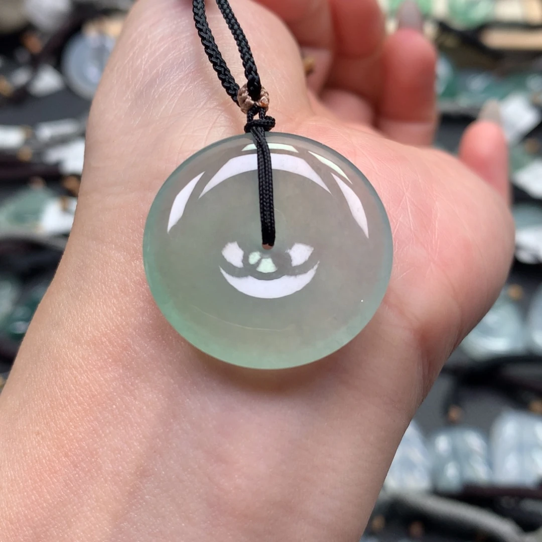 翡翠颈饰未镶嵌扣子