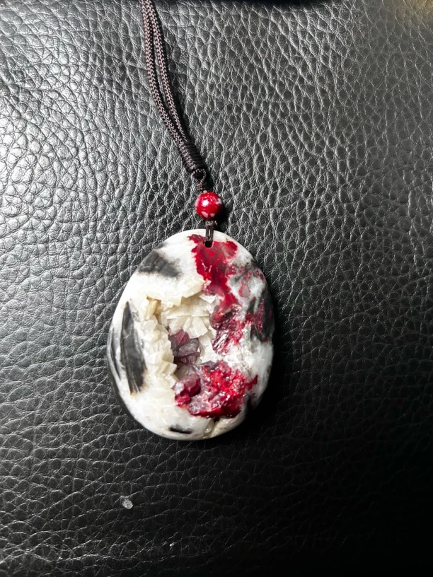 天然辰砂天然晶体朱砂吊坠