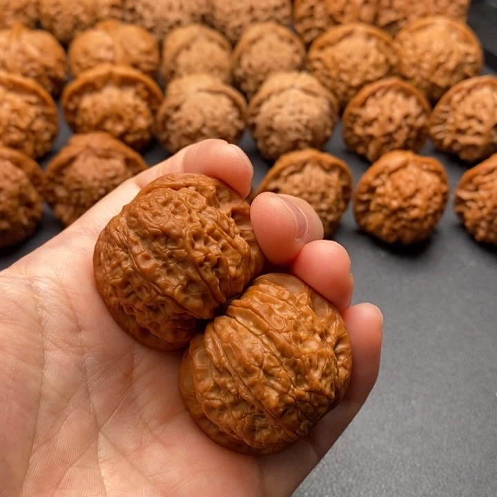 文玩核桃把件39尺血麒麟