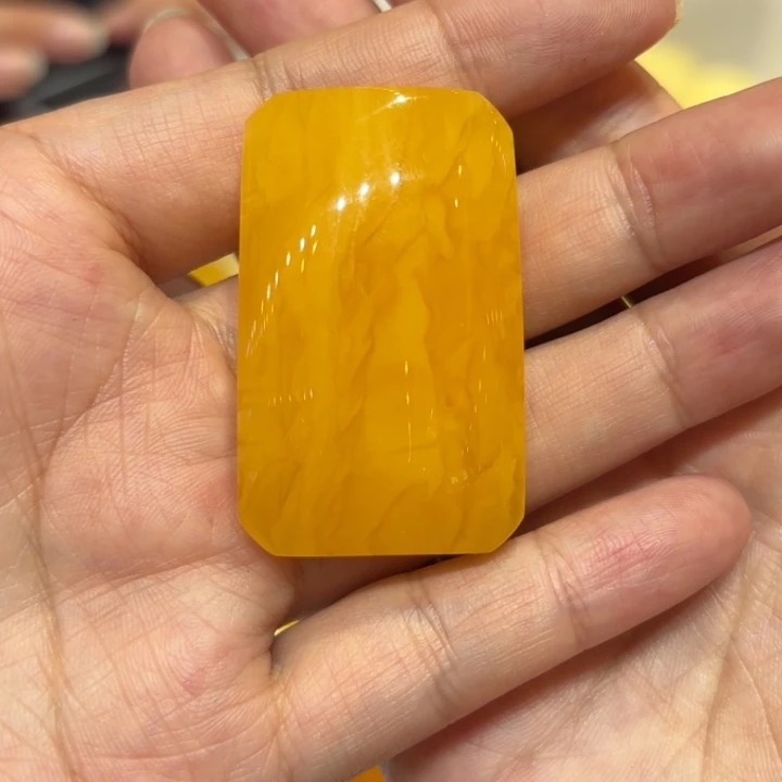 琥珀未镶嵌颈饰蜜蜡