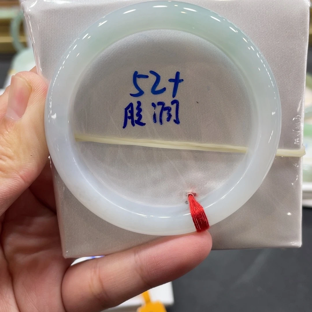 翡翠手镯未镶嵌翡翠手镯