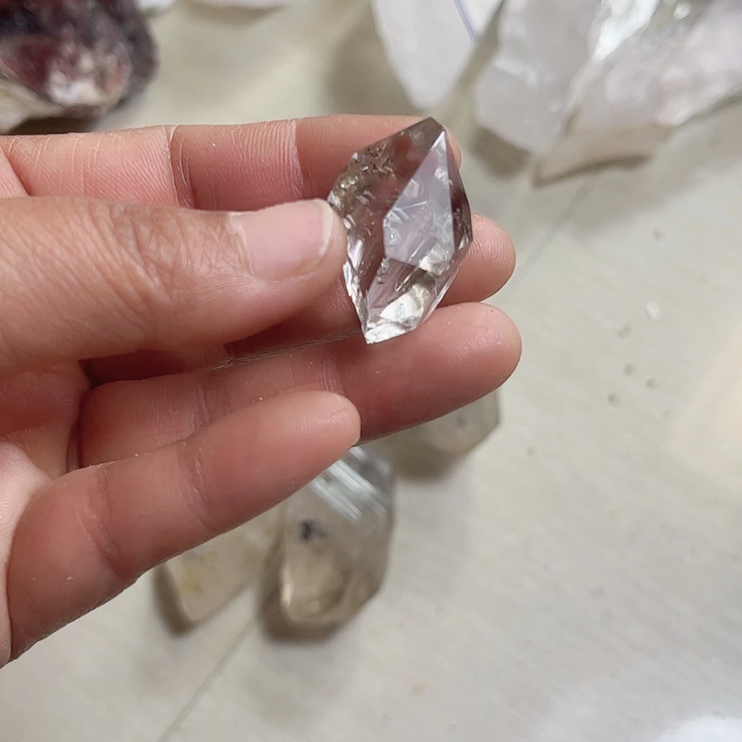 水晶天然水晶原石未镶嵌与***童