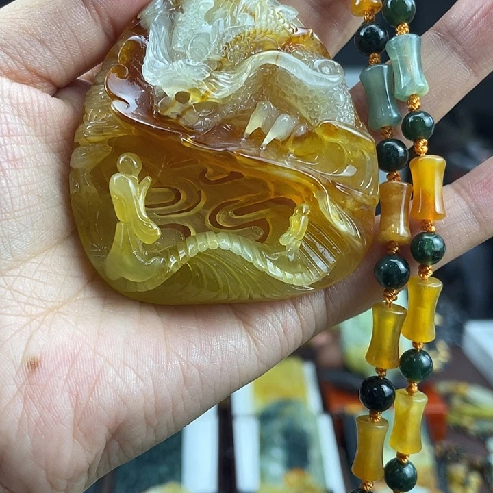 蛇纹石玉未镶嵌颈饰