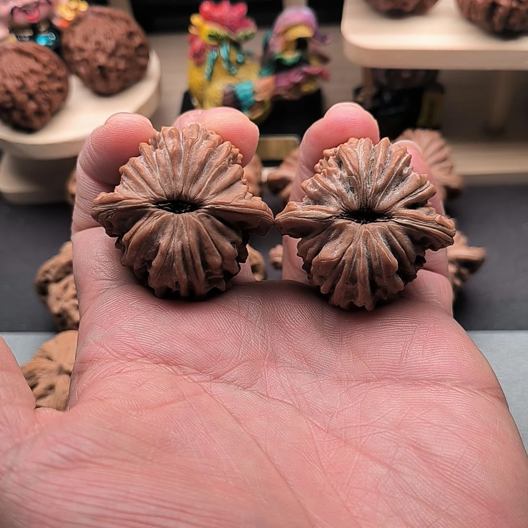 朝***尘文玩核桃吊坠四座楼。打底等影响二次销售不退不换