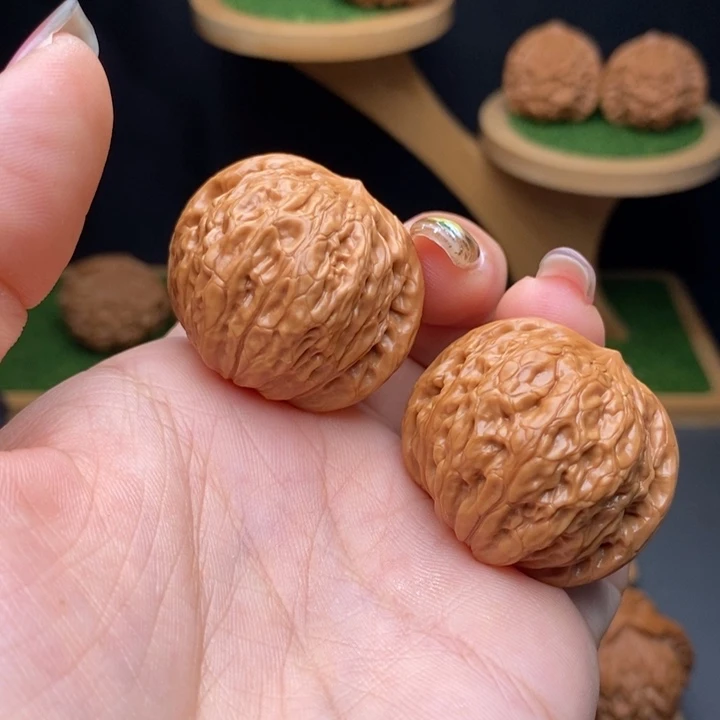 是****文玩核桃把件铁锤