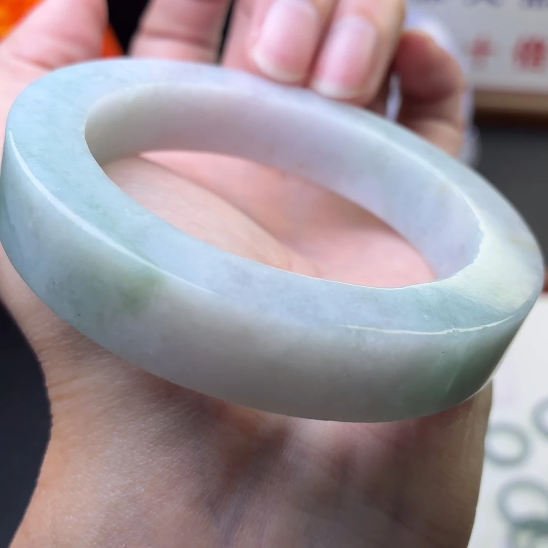 定制翡翠未镶嵌推荐福利价完美镯