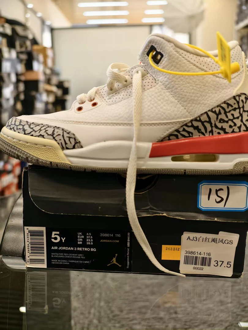 Nike  aj3白红飓风  全新原盒  37.5码  11月27  gui  151女