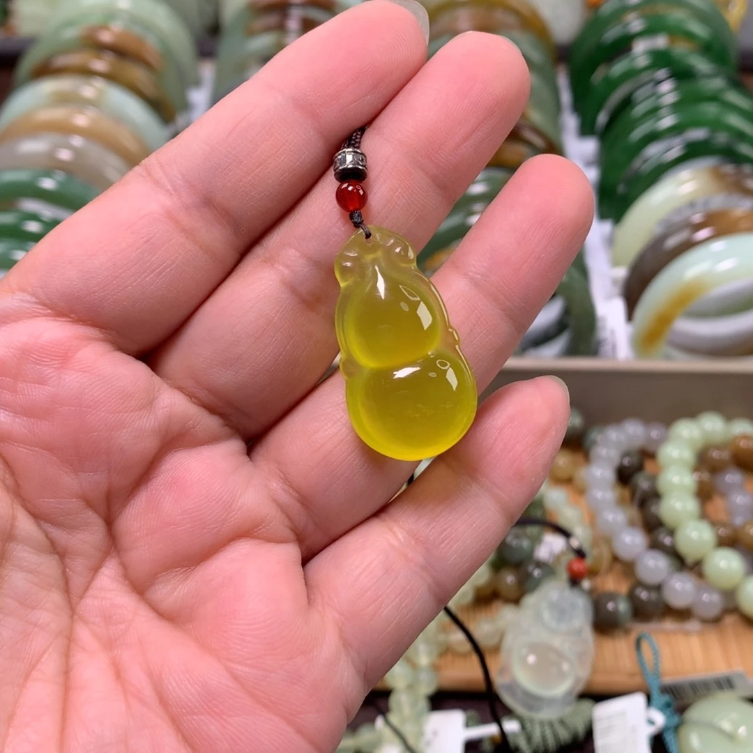 岫玉未镶嵌颈饰吊坠