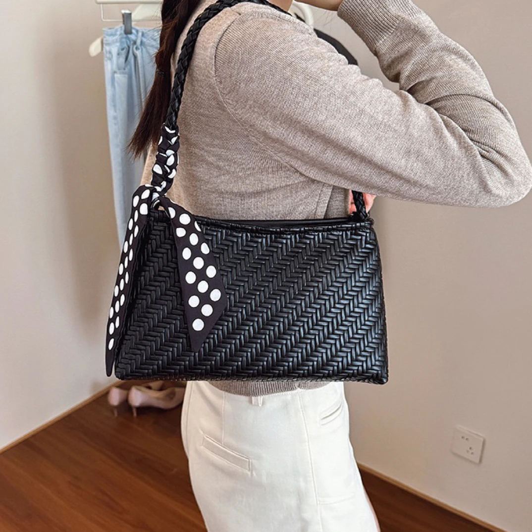 黑色链子腋下气质包包