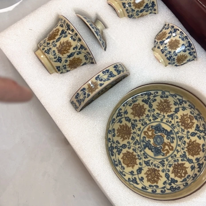 本***源瓷片釉里金缠枝莲五件套全品