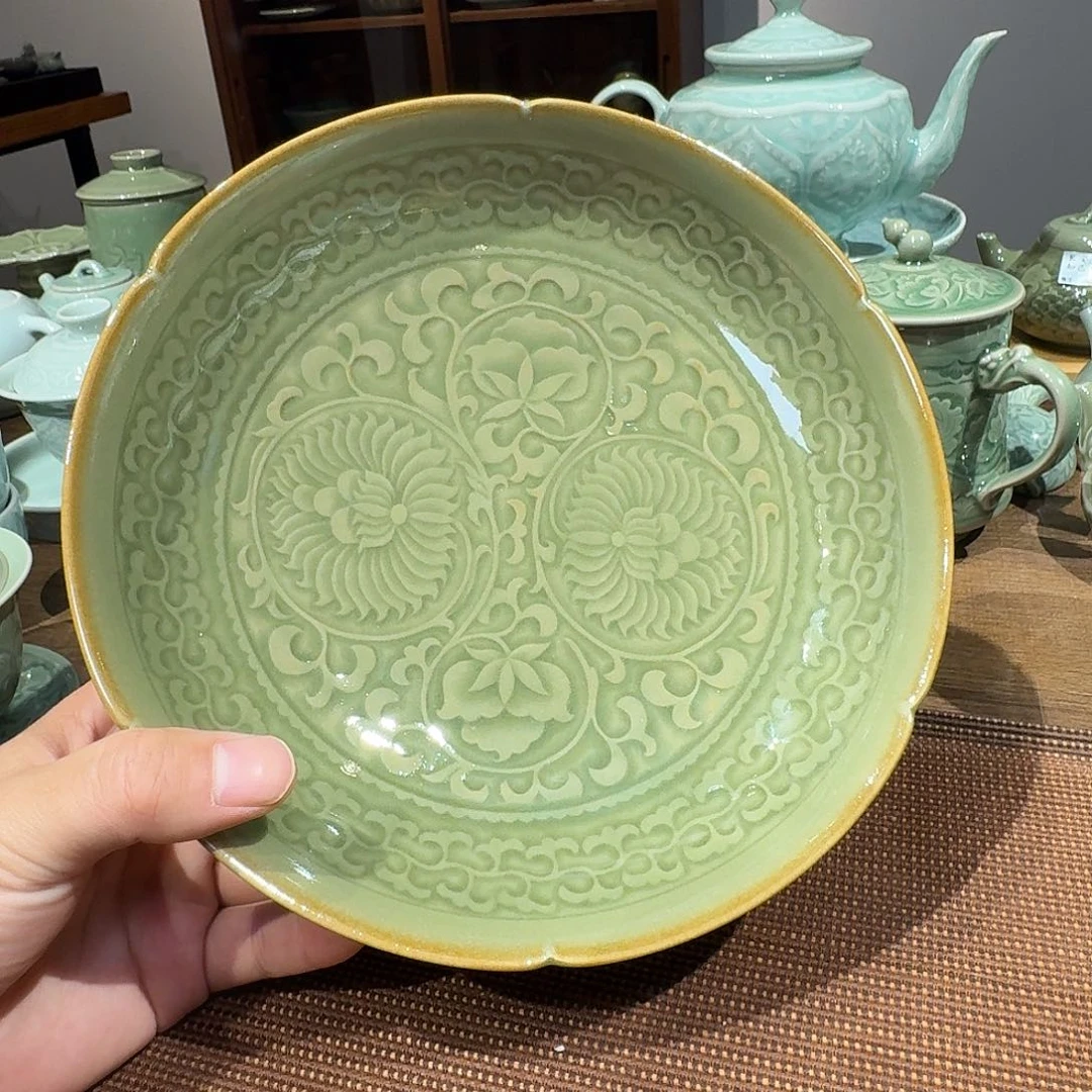 仿古橄榄绿菊纹大盘子