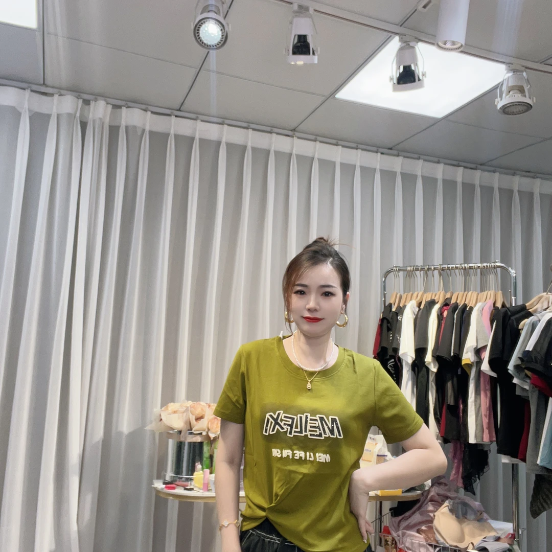 大美小美 微胖MM（现货福利）字母水钻立体上衣