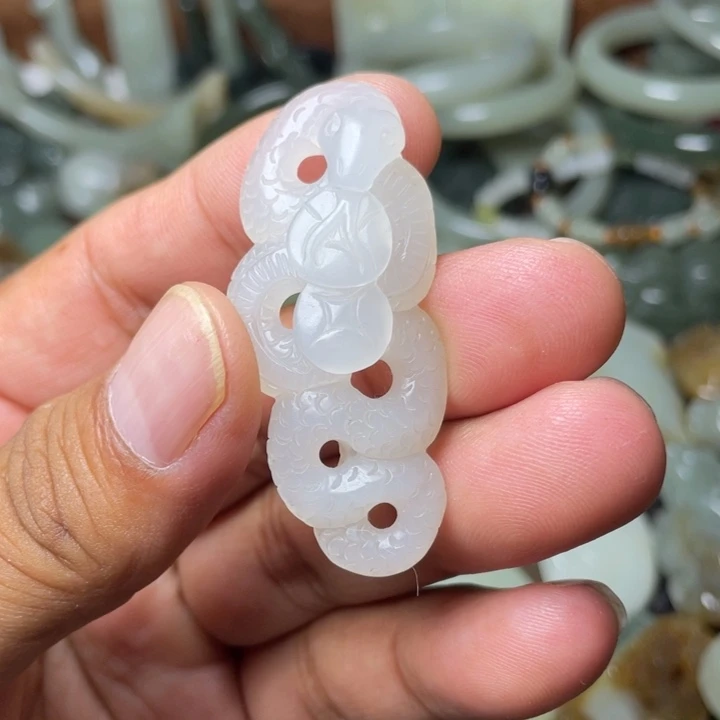 和田玉未镶嵌颈饰