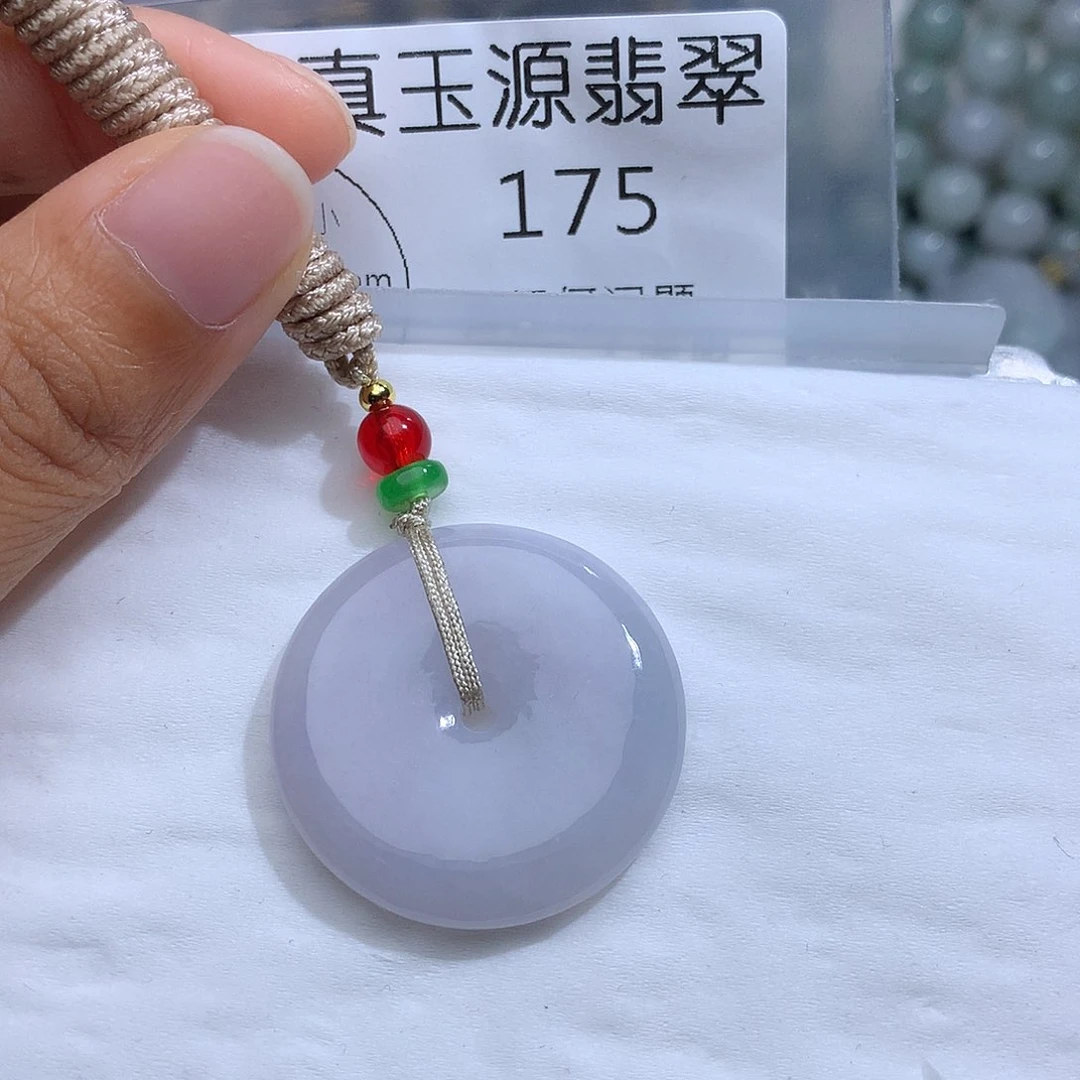翡翠未镶嵌颈饰175。