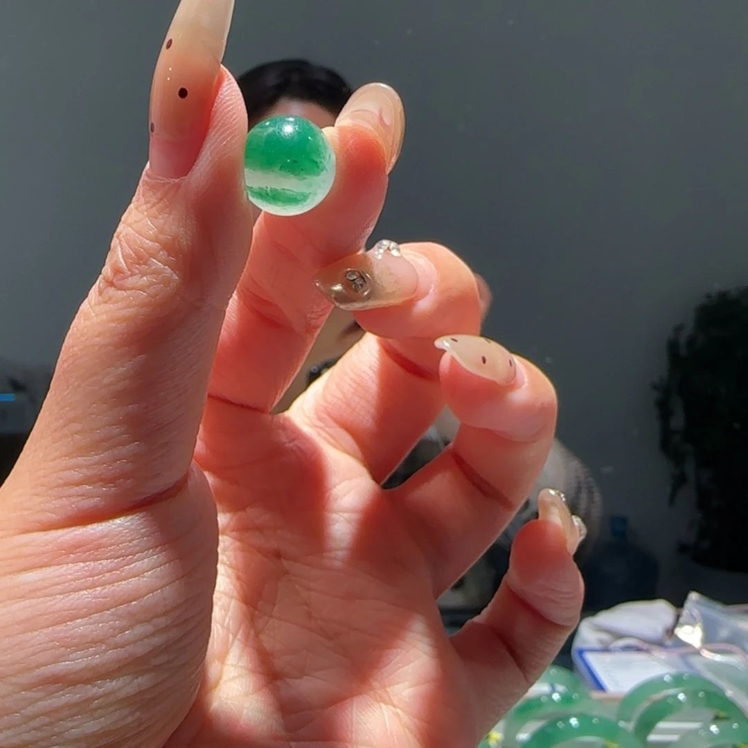 石英质玉（非洲翠）未镶嵌颈饰
