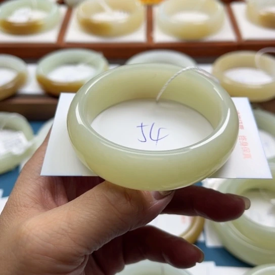 未镶嵌手镯和田玉@****糖