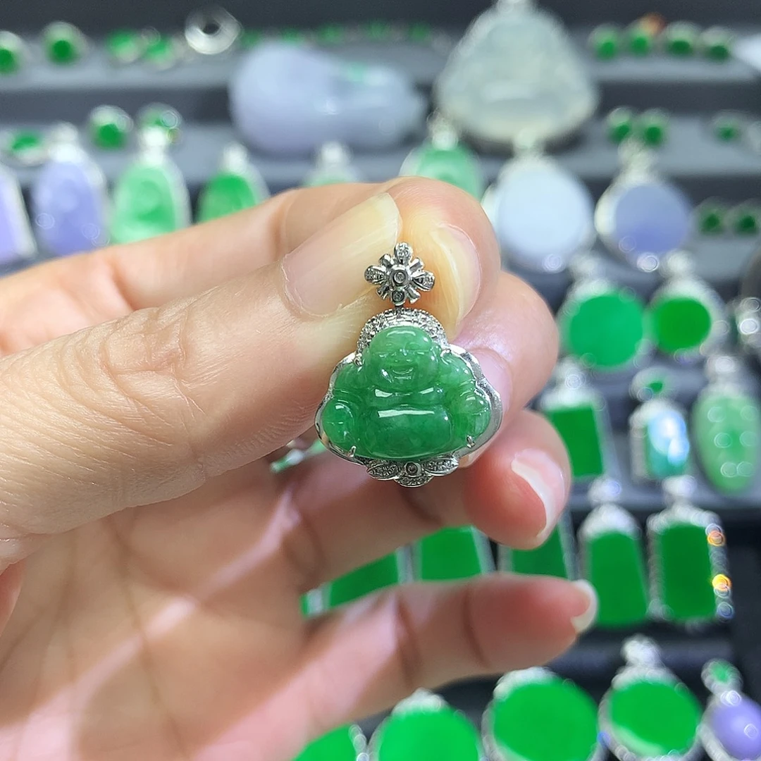 颈饰18K金镶嵌翡翠