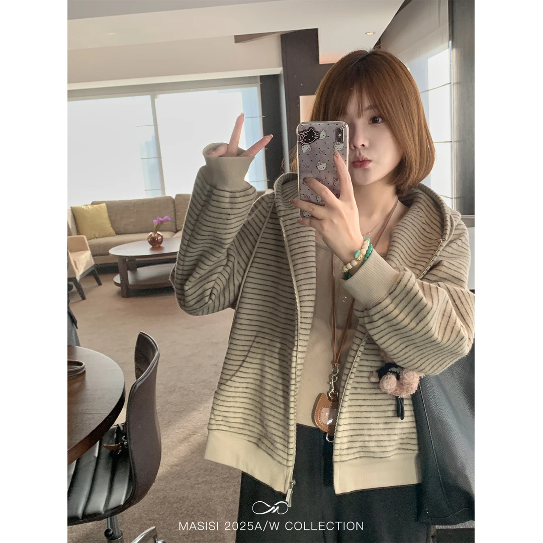 马西西大码女装绒感细条纹连帽卫衣外套冬季胖mm宽松显瘦休闲上衣