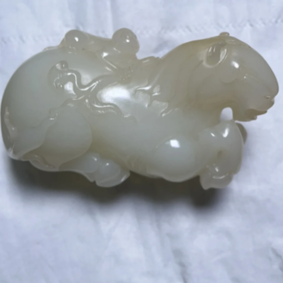 和田玉马上封猴手把件长78高44. 厚30，重143克