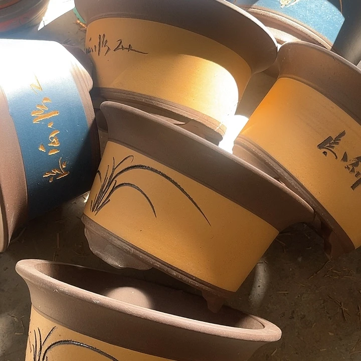 紫砂花盆100-7。      23-12