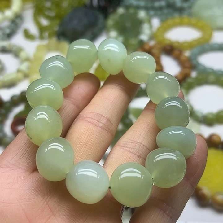 蛇纹石玉未镶嵌手串昭**愿