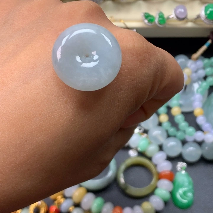 翡翠未镶嵌颈饰平安扣