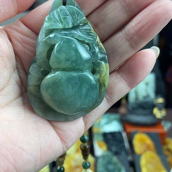 未镶嵌蛇纹石玉颈饰