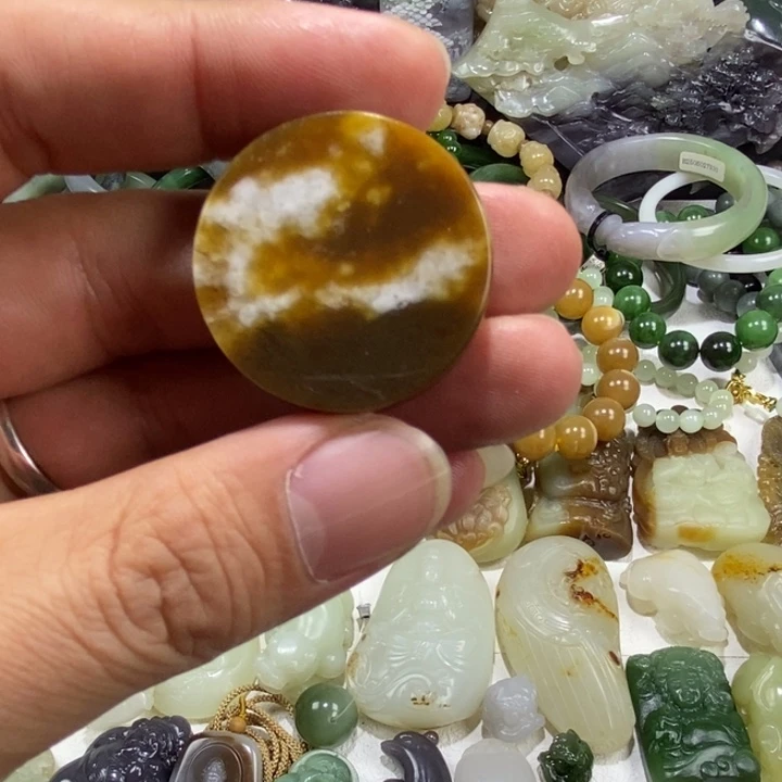 小***.和田玉未镶嵌车挂