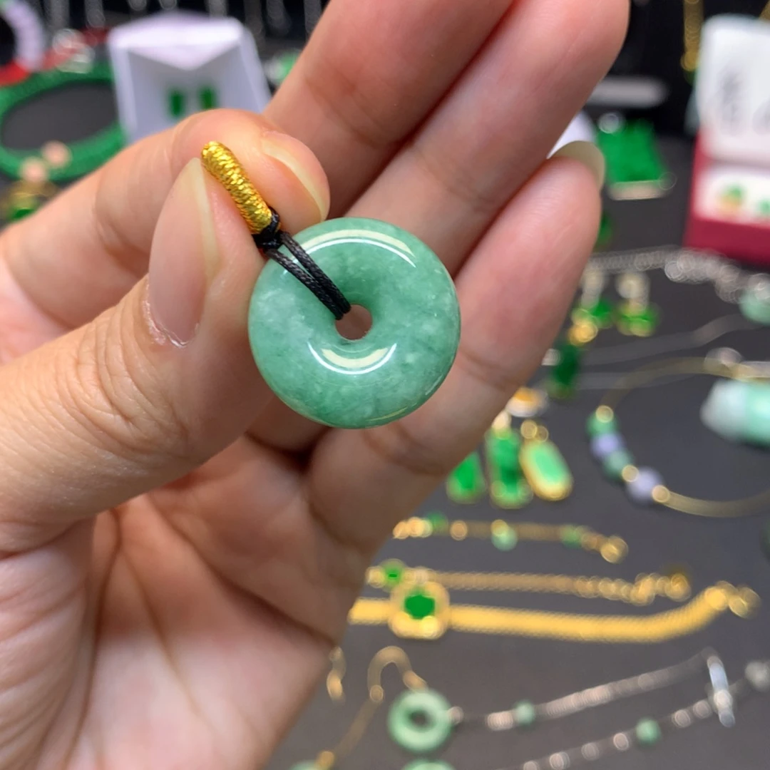 翡翠未镶嵌颈饰吊坠