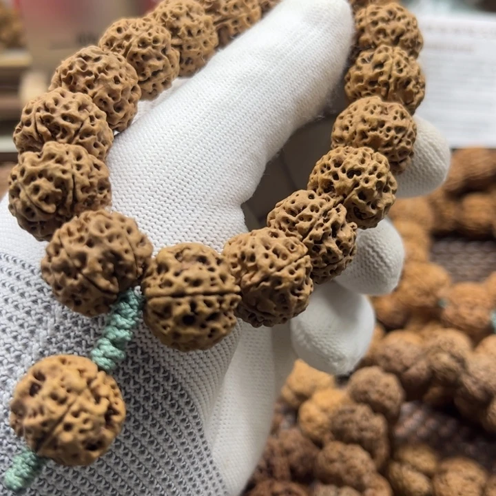 黑***儿金刚菩提手串送粉丝