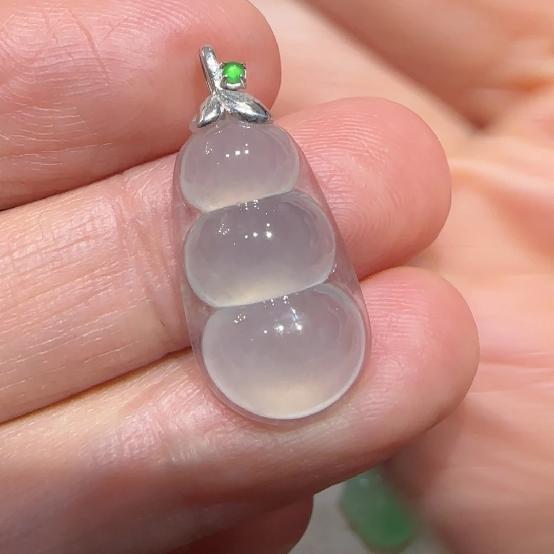 翡翠18K金镶嵌颈饰冰福豆