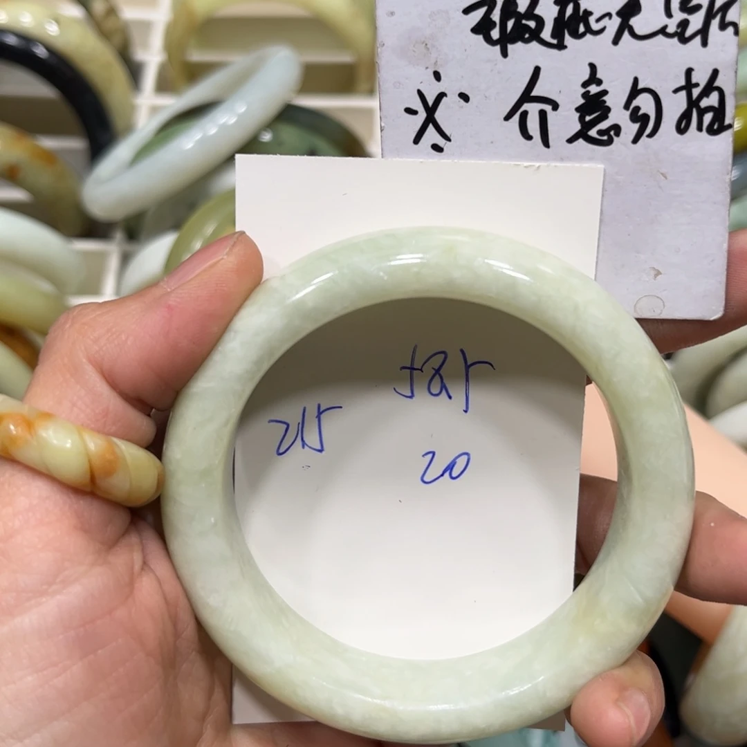 蛇纹石玉手镯未镶嵌周*萍